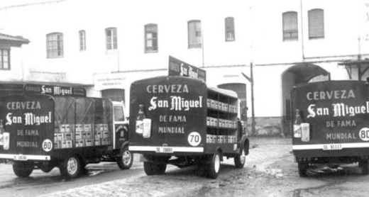 foto camiones san miguel en blanco y negro